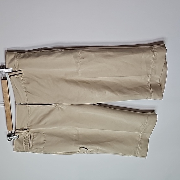 Izod size 16 cream athletic stretch shorts - Picture 2 of 8